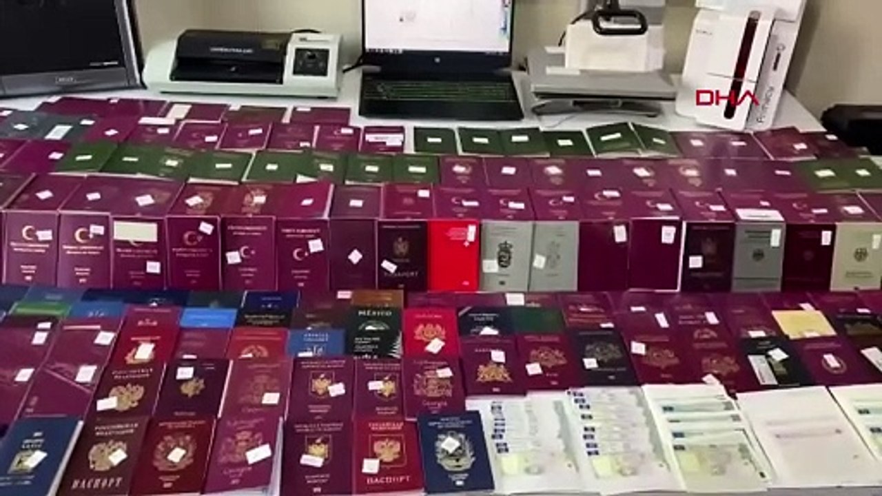 Opération de trafic d'immigrés à Istanbul : de nombreuses fausses identités et passeports ont été saisis