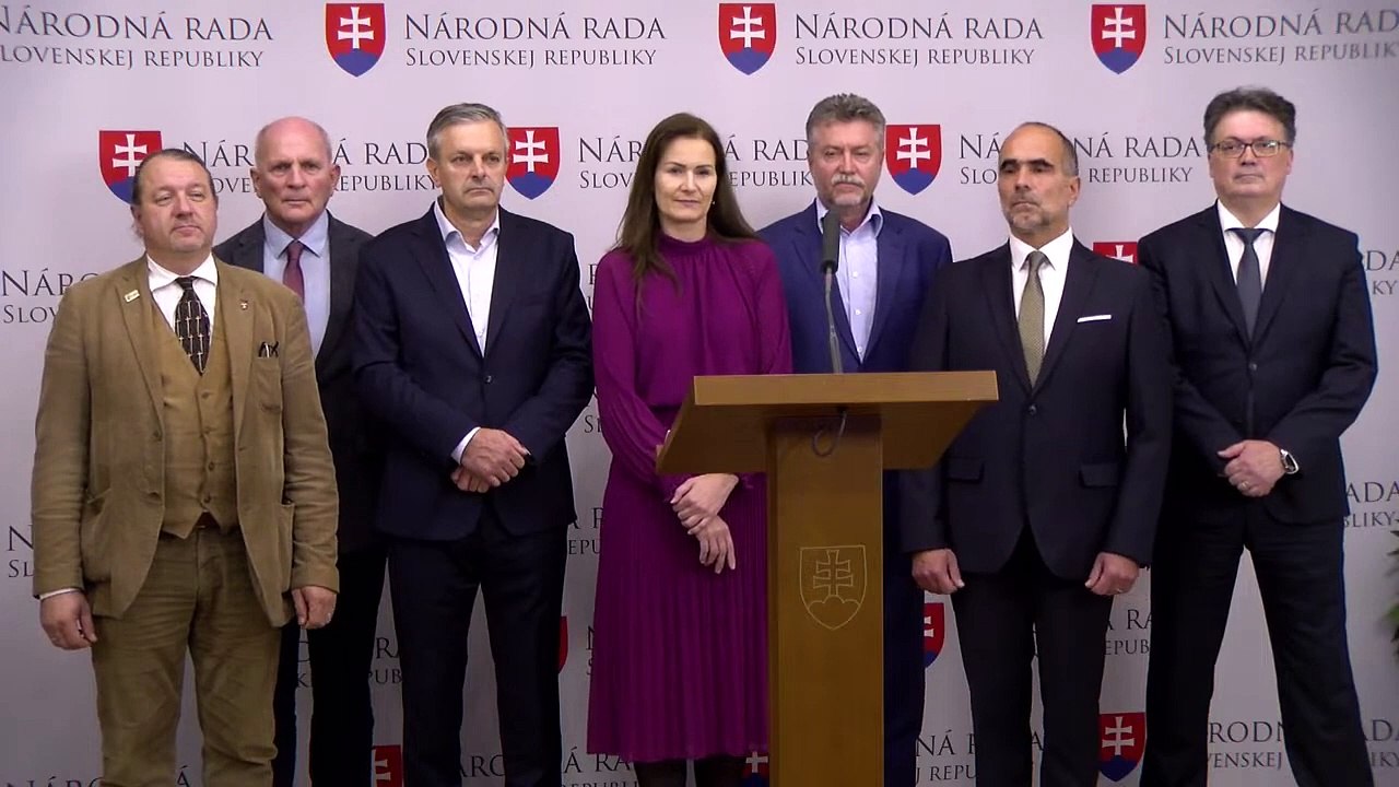 ZÁZNAM: Poslanci KDH podali návrh na odvolanie podpredsedu parlamentu Ľ. Blahu