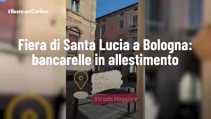 Fiera di Santa Lucia a Bologna: bancarelle in allestimento