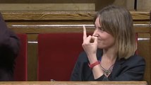 Jessica Albiach responde con una peineta a la intervención de Vox en el Parlament