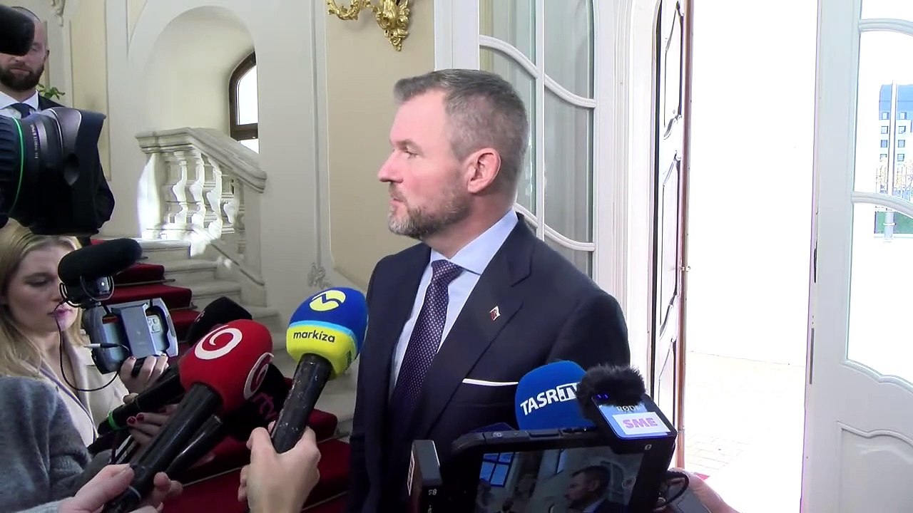 ZÁZNAM: Pellegrini zatiaľ neeviduje požiadavku na obmedzenie mimovládok na školách v PVV
