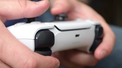 This is what gamers' hands will look like in the future, according to science (VIDEO)