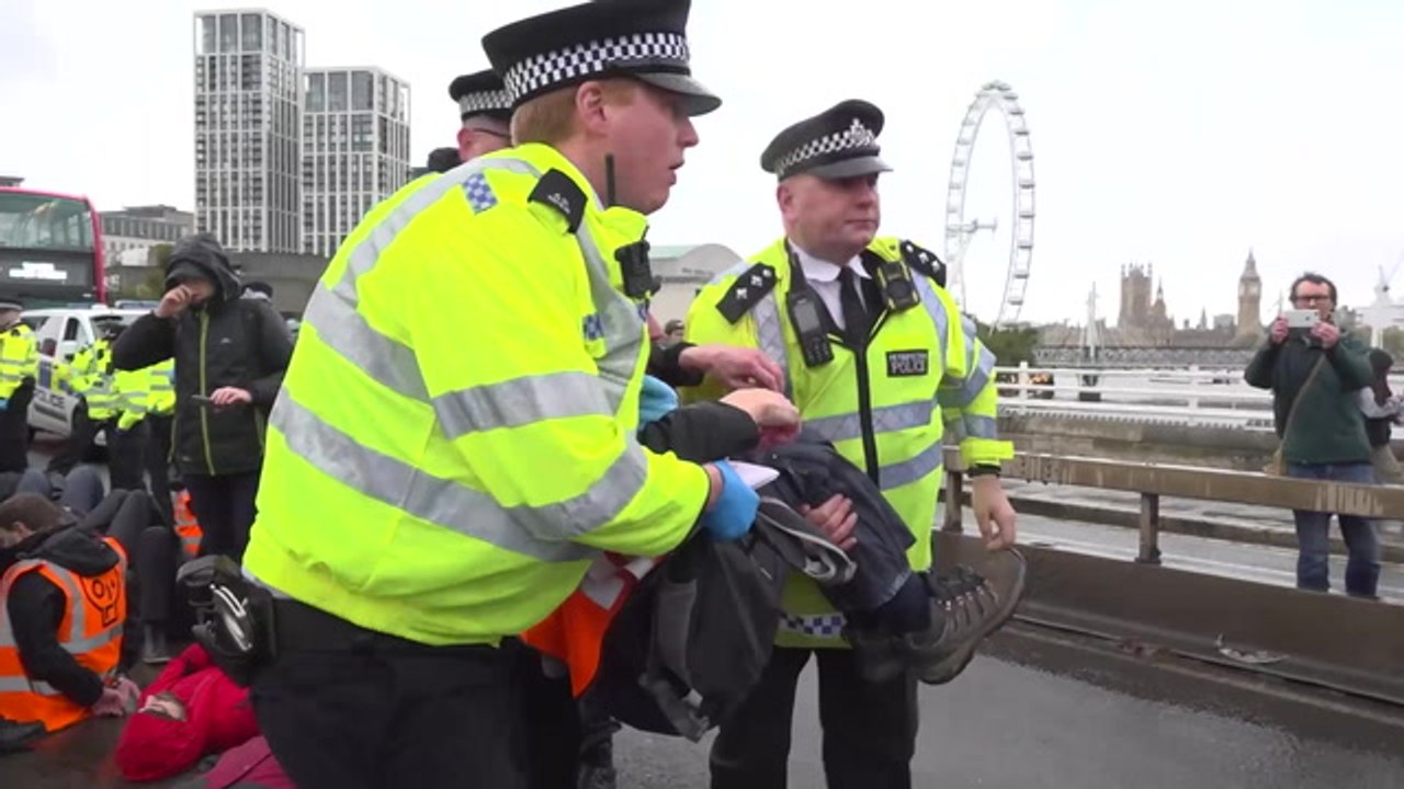 Just Stop Oil protestors obstruct Waterloo Bridge