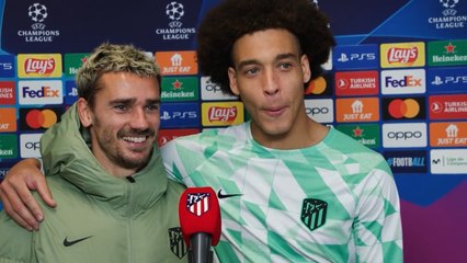 Están entrevistando a Witsel y de repente irrumpe Griezmann: su felicidad es la de todo atlético