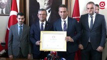 CHP'nin yeni genel başkanı Özgür Özel mazbatasını aldı