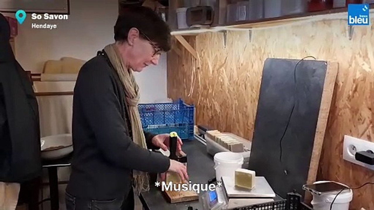 Découpe de savons chez So Savon à Hendaye