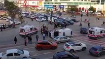 Bursa'da ambulans ile otomobil çarpıştı: 1'i sağlık personeli 3 yaralı