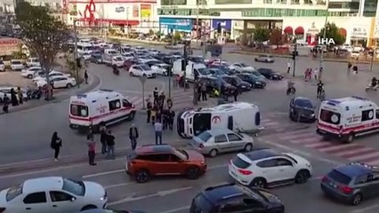 Bursa'da ambulans ile otomobil çarpıştı: 1'i sağlık personeli 3 yaralı