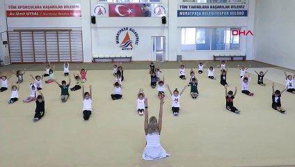 ILS QUITTENT LE TÉLÉPHONE ET COURENT AU COURS