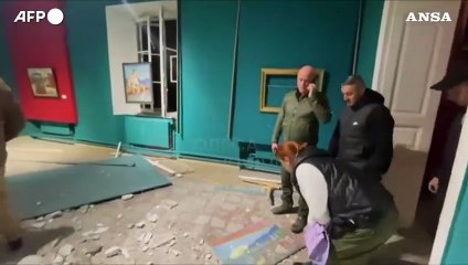 Tải video: Attacco russo su Odessa, danni al museo delle Belle Arti