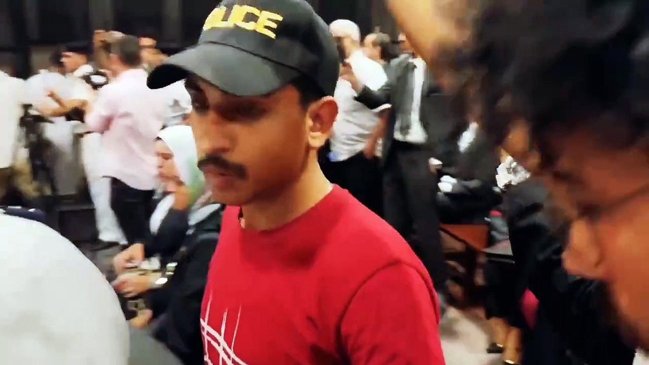 لحظة دخول قتلة طبيب الساحل المحكمة لسماع الحكم بإعدام شحتة عامل نيولوك وانهيار احمد فرج