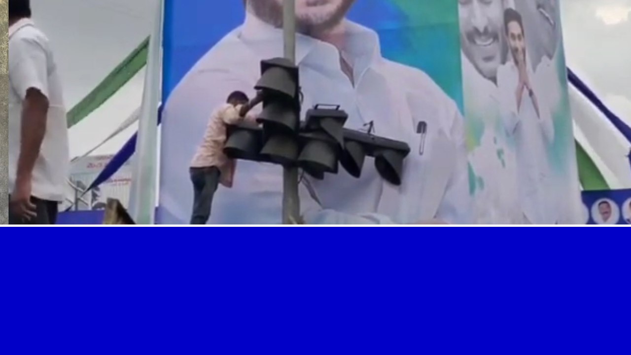 CM Jagan ఫోటో కనిపించటానికి, ఏకంగా ట్రాఫిక్ సిగ్నల్స్ లేపేసారు .. AP Politics | Telugu OneIndia