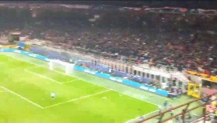 Donnarumma e la ?vendetta? dei tifosi rossoneri: banconote con il volto di Gigio a San Siro