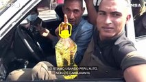 Gaza, palestinesi riempiono i serbatoi delle automobili con olio da cucina