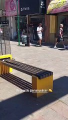 El cantante de Ke Personajes tuvo un gran gesto con un músico callejero
