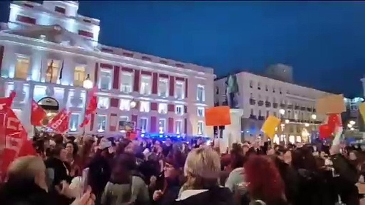 Las docentes de Educación Infantil se concentran en la Puerta del Sol para exigir la dignificación de sus condiciones laborales