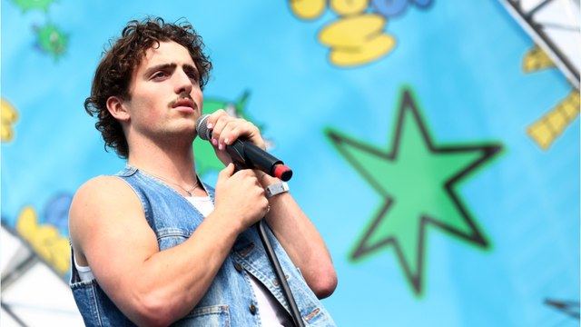 Voici - NRJ Music Awards : qui est Benson Boone, l'artiste américain nommé pour la Chanson francophone de l'année ?