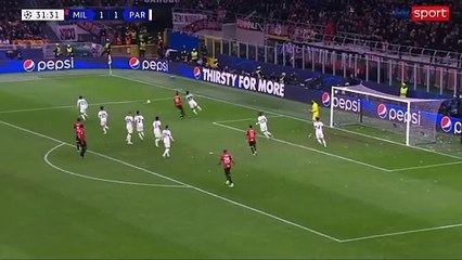 Il Milan batte il PSG grazie a Leao e Giroud