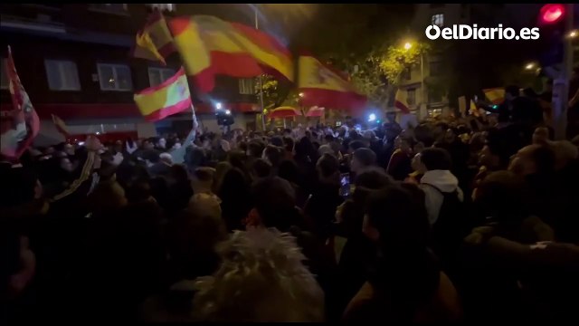 Cánticos racistas a la Policía en la manifestación contra la amnistía de Ferraz: Con los moros no tenéis cojones
