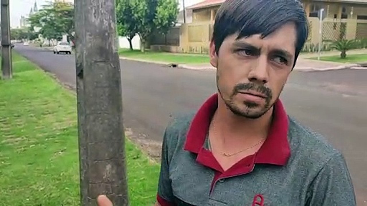 Internauta pede ajuda para que poste que está prestes a cair seja trocado