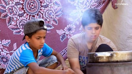 شهادات ليورونيوز: "أحيانا أحصل على رغيف خبز وأحيانا أنام جائعة".. أطفال غزة بين التهجير وتهديد الجوع