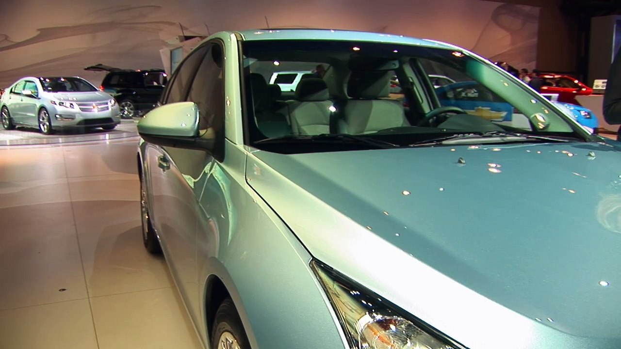 2010 New York: 2011 Chevrolet Cruze