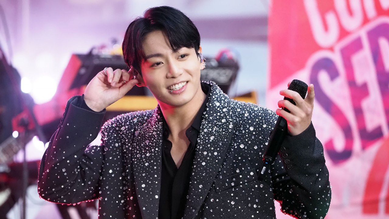 Jung Kook Performs Solo Hits "Seven," "3D" & "Standing Next To You" on 'Today Show' | Billboard News
