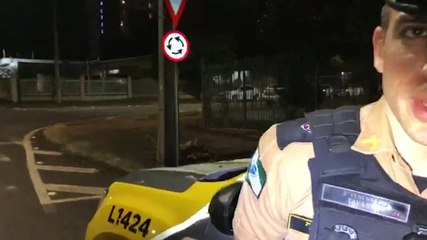 Homem é contido por populares ao roubar celular no Centro