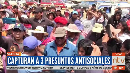 Policía rescata a cuatro personas que estaban a punto de ser linchadas acusadas de robar un minibús