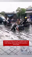 Kondisi di Jl. Raya Uluwatu, Ungasan pagi ini banjir diduga akibat pipa PDAM yang bocor, Kamis (9/11).