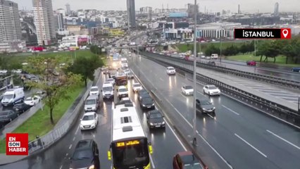 İstanbul'da yağmurun da etkisiyle trafik yoğunluğu yüzde 80'e çıktı