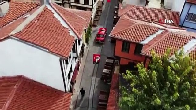 Eskişehir'de Hurda Halde Bulunan Araç Vatandaşların Yoğun İlgisini Çekiyor