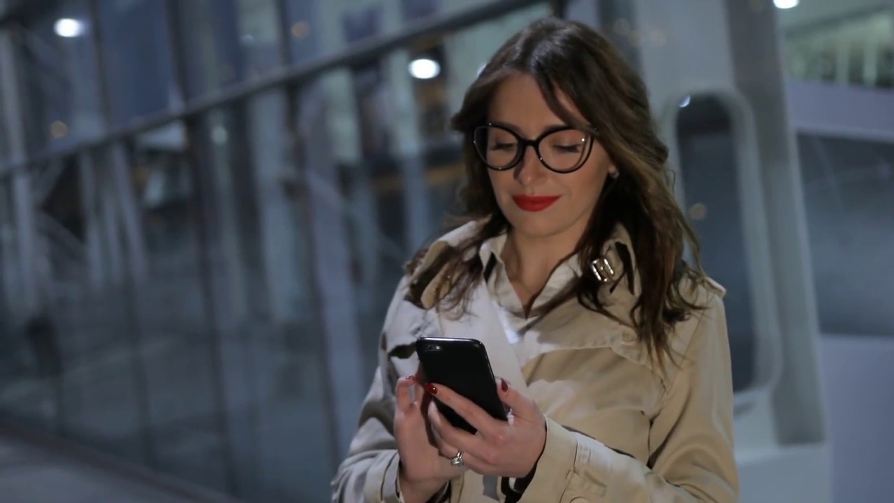 8 Texts to Make a Man Want You