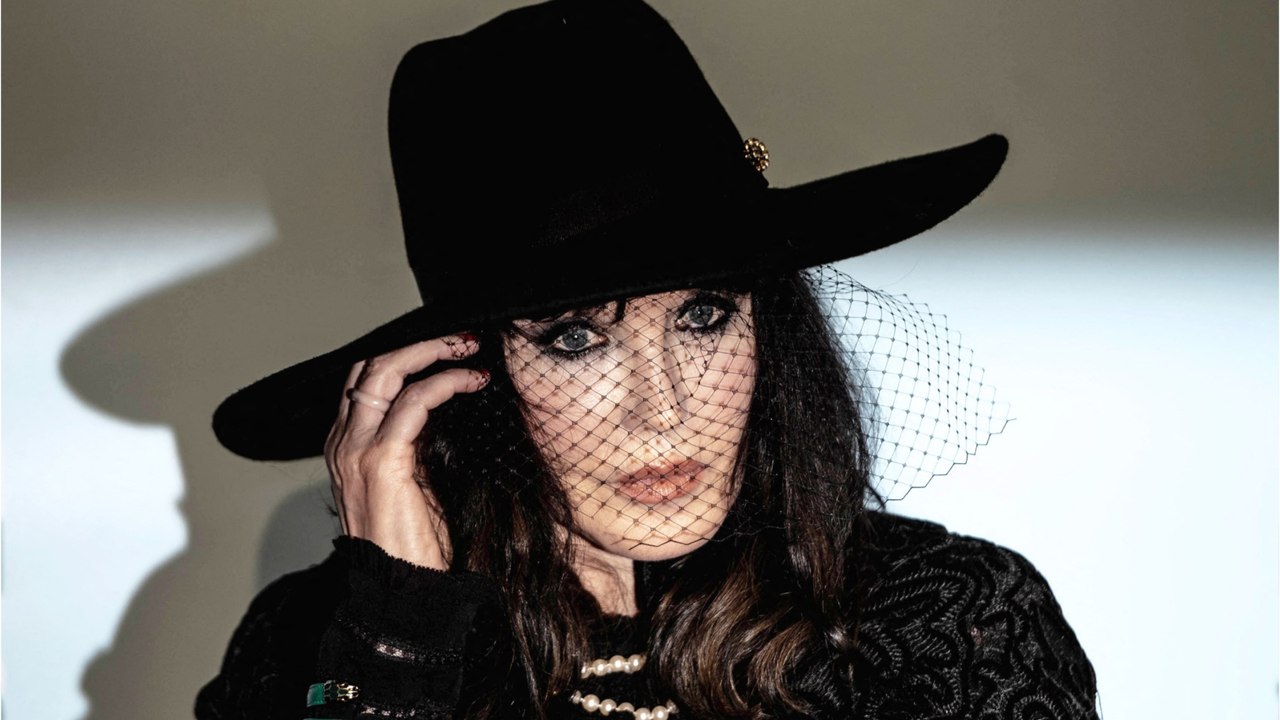 GALA VIDEO - Isabelle Adjani évoque les pères de ses enfants : “Ils sont les deux amours de ma vie”