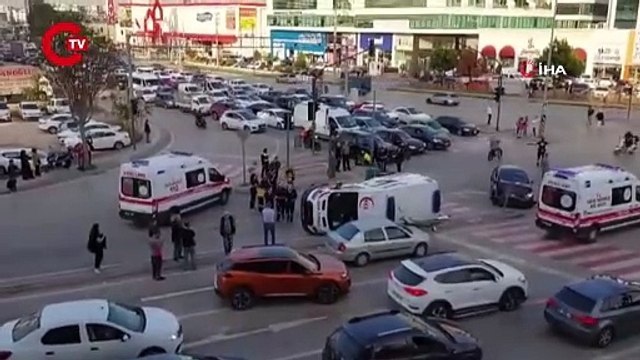 Ambulans kaza yaptı 1'i sağlık personeli 3 kişi yaralandı