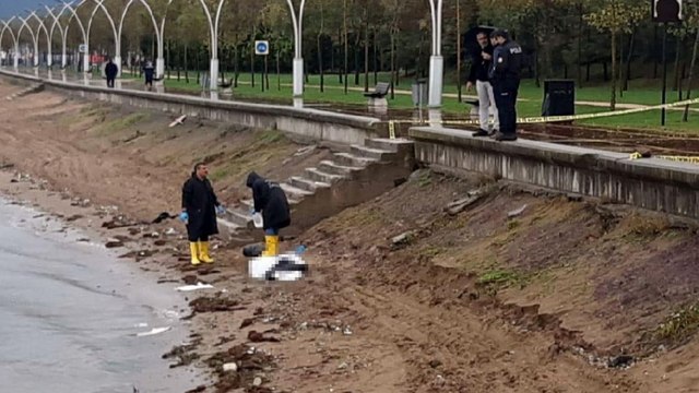 Sahile vurmuş cansız beden bulundu