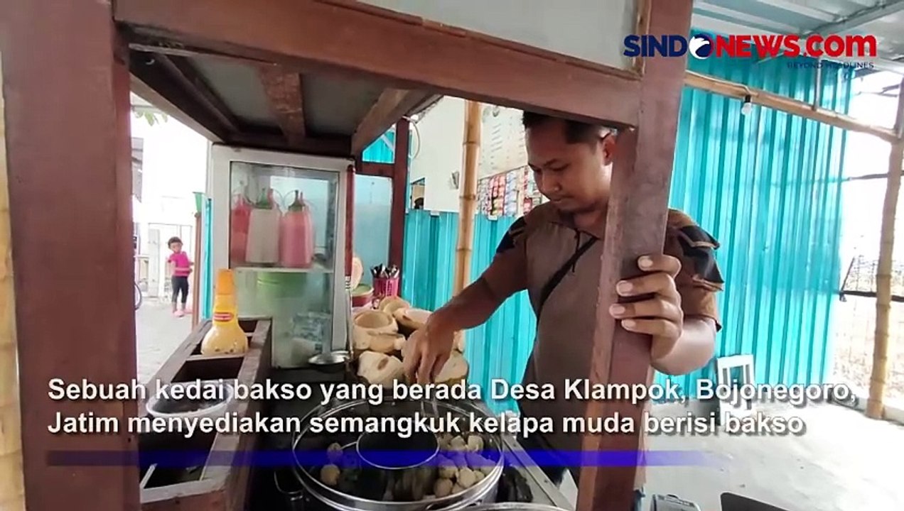 Menikmati Kuliner Bakso Kelapa Muda, Rasanya Menggiurkan
