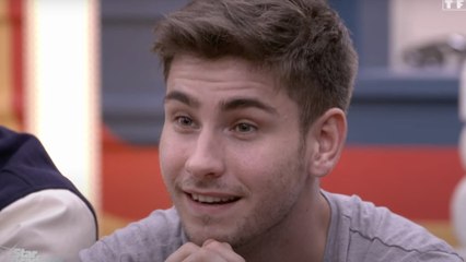 Voici - Julien (Star Academy) tactile avec Margot : comment réagit sa petite amie à l'extérieur ?