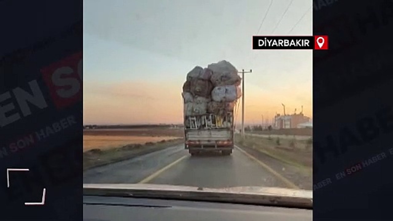 Diyarbakır'da aşırı yüklü kamyonetin tehlikeli yolculuğu kamerada