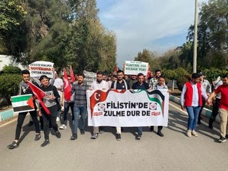 Osmaniye'de Üniversiteli Öğrenciler Filistin'e Destek Yürüyüşü Düzenledi