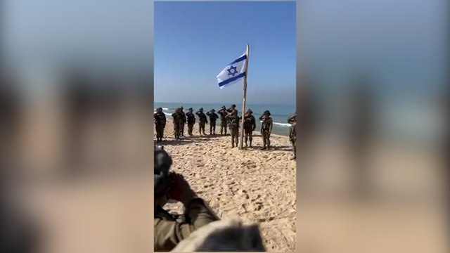 İsrail askerleri Gazze Şeridi’ne İsrail bayrağı çekti