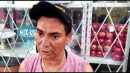 Debaixo de chuva, mulheres são despejadas e precisam de ajuda