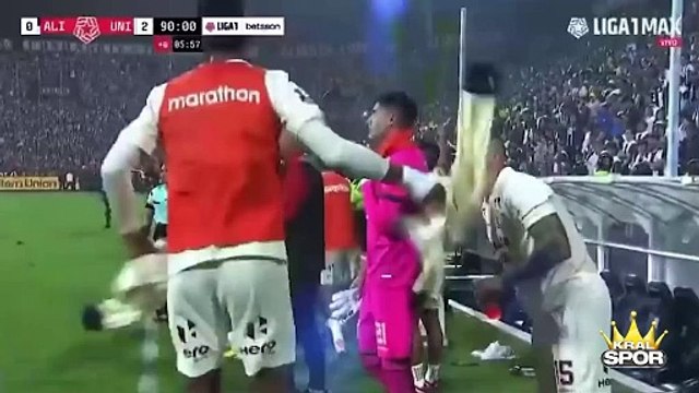 Peru'da şampiyonluğu kaybeden futbol takımı, stat ışıklarını kapattırdı