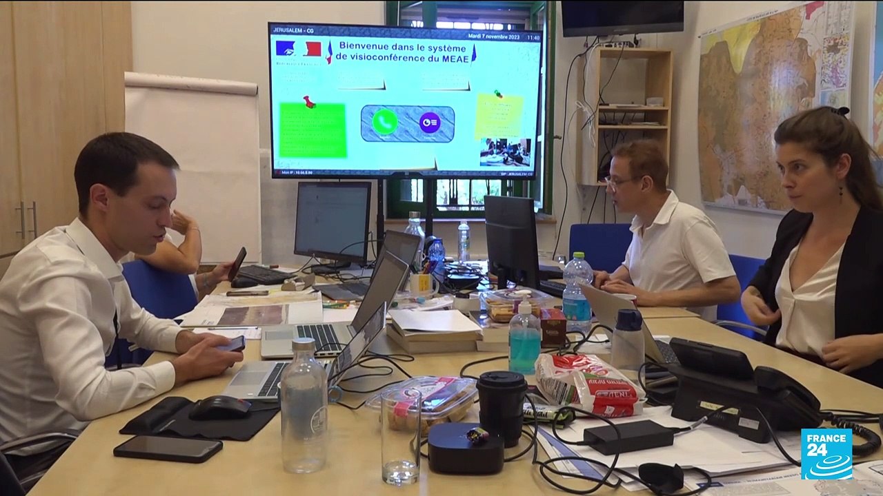 Guerre Israël-Hamas : reportage au cœur de la cellule de crise qui aide les Français bloqués à Gaza