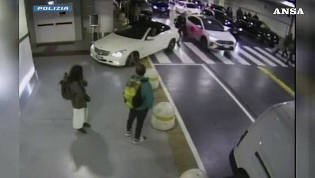 Bologna, investe guardia giurata che lo rimprovera: arrestato