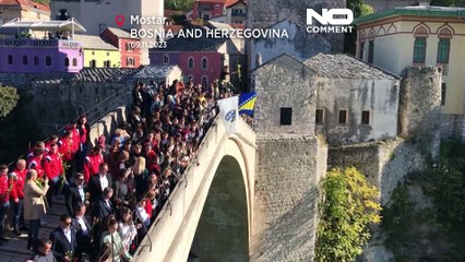 Eine Brücke als Symbol der Versöhnung: Bewohner gedenken der Stari most in Bosnien-Herzegowina