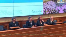 Senato, rappresentanti Pd mostrano video con finto discorso Meloni
