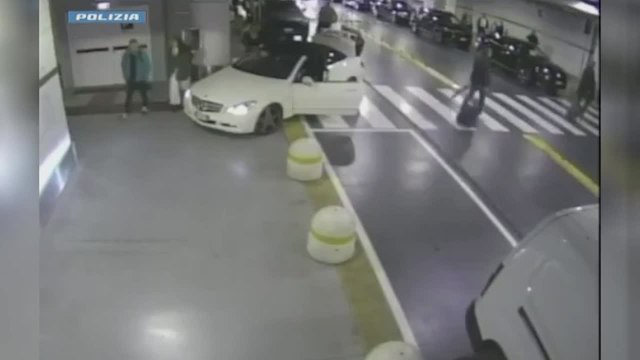 Bologna, investe guardia giurata che lo rimprovera: arrestato