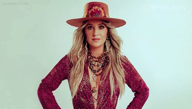 Lainey Wilson Breaks Female Wins Record at 2023 CMAs