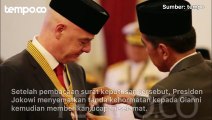 Kenakan Kopiah, Presiden FIFA Gianni Infantino Terima Bintang Jasa Pratama dari Presiden Jokowi